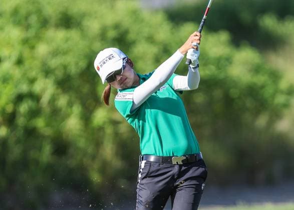 June 8, 2024: Wei-Ling Hsu of Chinese Taipei hits her approach shot to the green during the ShopRite LPGA, Golf Damen Classic in Galloway, NJ. CSM Galloway United States of America - ZUMAc04_ 20240608_zma_c04_007 Copyright: xMikexLangishx