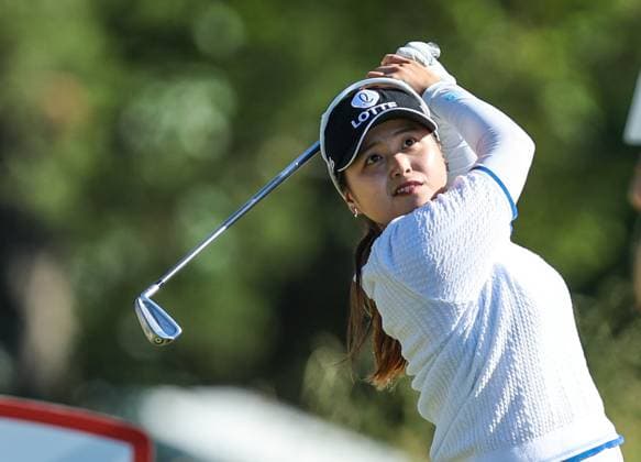 June 8, 2024: Hye-Jin Choi of the Republic of Korea watches her tee shot during the ShopRite LPGA, Golf Damen Classic in Galloway, NJ. CSM Galloway United States of America - ZUMAc04_ 20240608_zma_c04_014 Copyright: xMikexLangishx