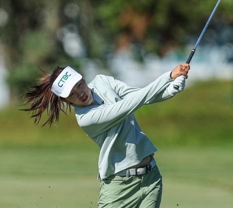 June 8, 2024: Xiaowen Yin of China hits her approach shot to the green during the ShopRite LPGA, Golf Damen Classic in Galloway, NJ. CSM Galloway United States of America - ZUMAc04_ 20240608_zma_c04_017 Copyright: xMikexLangishx