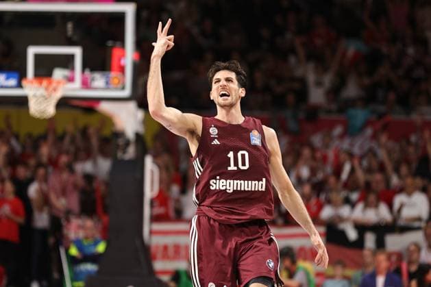 Sport Themen der Woche KW23 Sport Bilder des Tages Leandro Bolmaro (Bayern Basketball, 10) jubelt. GER, FC Bayern Basketball vs. Alba Berlin, Basketball, 1.Bundesliga, Playoffs, Finale Spiel 1, Saison 2023 2024, 08.06.2024, GER, FC Bayern Basketball vs. Alba Berlin, Basketball, 1.Bundesliga, Playoffs, Finale Spiel 1, Saison 2023 2024, 08.06.2024, Muenchen *** Leandro Bolmaro Bayern Basketball, 10 cheers GER, FC Bayern Basketball vs Alba Berlin, Basketball, 1 Bundesliga, Playoffs, Final Game 1, Season 2023 2024, 08 06 2024, GER, FC Bayern Basketball vs Alba Berlin, Basketball, 1 Bundesliga, Playoffs, Final Game 1, Season 2023 2024, 08 06 2024, Munich Copyright: xEibner-Pressefoto MarcelxEngelbrechtx EP_MET