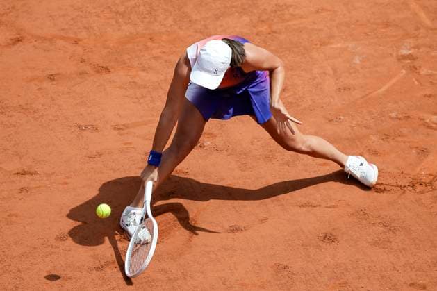 Iga Swiatek of Poland in action against Jasmine Paolini of Italy during the Women™s Singles Finals of 2024 French Open Day 14 at Roland Garros on June 8, 2024 in Paris, France Photo by JustPictures Paris Roland Garros France Copyright: x x2024xEurasiaxSportxImagesx jp-en-EuSpIm-AB4_Roland_Garros_08Jun2024_PR1291
