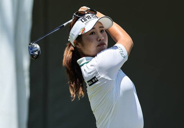June 8, 2024: Jeongeun Lee6 from the Republic of Korea watches her tee shot during the ShopRite LPGA, Golf Damen Classic in Galloway, NJ. CSM Galloway United States of America - ZUMAc04_ 20240608_zma_c04_039 Copyright: xMikexLangishx
