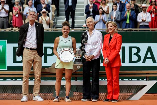L R France Federation Tennis president Gilles Moretton, Jasmine Paolini of Italy 2nd position American former tennis player Chris Evert and Czechia former tennis player Martina Navratilova during Iga Swiatek and Jasmine Paolini of Italy Women™s Singles Finals of 2024 French Open Day 14 at Roland Garros on June 8, 2024 in Paris, France Photo by JustPictures Paris Roland Garros France Copyright: x x2024xEurasiaxSportxImagesx jp-en-EuSpIm-AB4_Roland_Garros_08Jun2024_PR005