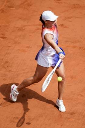 Iga Swiatek of Poland in action against Jasmine Paolini of Italy during the Women™s Singles Finals of 2024 French Open Day 14 at Roland Garros on June 8, 2024 in Paris, France Photo by JustPictures Paris Roland Garros France Copyright: x x2024xEurasiaxSportxImagesx jp-en-EuSpIm-AB4_Roland_Garros_08Jun2024_PR1296