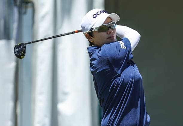 June 8, 2024: Eun-Hee Ji from the Republic of Korea watches her tee shot during the ShopRite LPGA, Golf Damen Classic in Galloway, NJ. CSM Galloway United States of America - ZUMAc04_ 20240608_zma_c04_047 Copyright: xMikexLangishx
