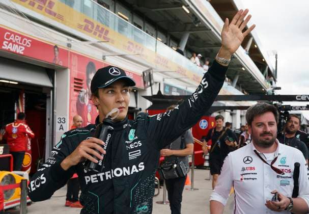 June 8, 2024, Montreal, Pq, Canada: Mercedes driver George Russell of Great Britain waves to the crowd as he walks down the pit lane after winning the pole position for the Sunday race in the qualifying session at the Canadian Grand Prix Saturday, June 8, 2024 in Montreal. George Russel  - ZUMAc35_ 20240608_zaf_c35_094 Copyright: xPaulxChiassonx