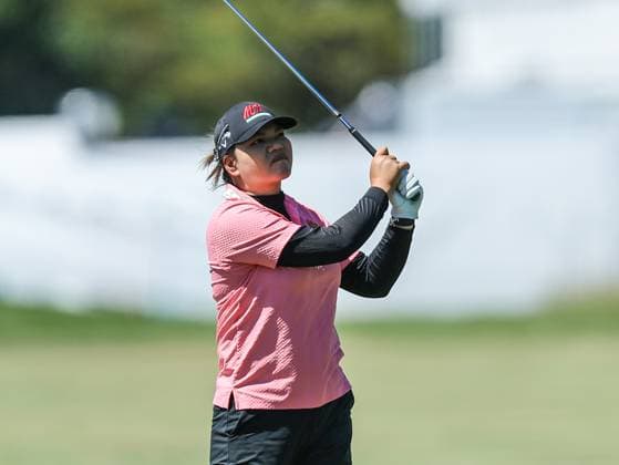 June 8, 2024: Wichanee Meechai of Thailand watches her approach shot during the ShopRite LPGA, Golf Damen Classic in Galloway, NJ. CSM Galloway United States of America - ZUMAc04_ 20240608_zma_c04_069 Copyright: xMikexLangishx