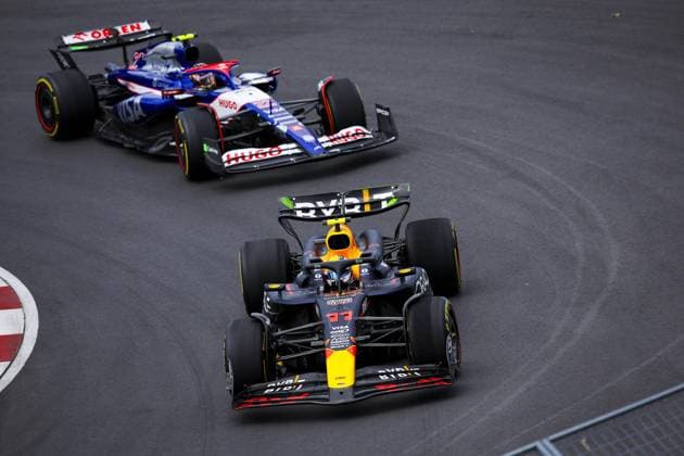 11 PEREZ Sergio (mex), Red Bull Racing RB20, action during the Formula 1 AWS Grand Prix du Canada 2024, 9th round of the 2024 Formula One World Championship, WM, Weltmeisterschaft from June 07 to 09, 2024 on the Circuit Gilles Villeneuve, in MontrÃ al, Canada - F1 - CANADIAN GRAND PRIX 2024 DPPI Panoramic  240608_R09_CANADA_DP_EA022419