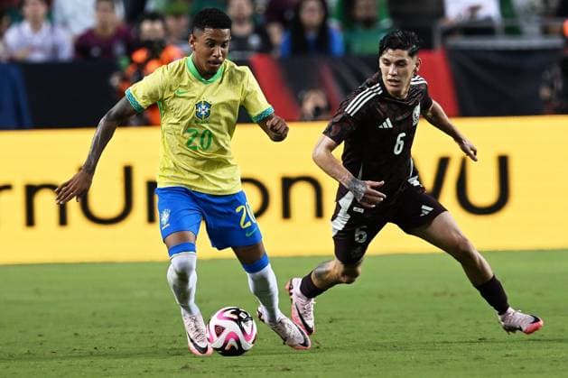 RECORD DATE NOT STATED Seleccion Mexicana 2024 Mexico vs Brazil Savio (L) of Brazil fights for the ball with Gerardo Arteaga (R) of Mexico during the game International Friendly, Länderspiel, Nationalmannschaft between Mexican national team, Nationalteam (Mexico) and Brazil at Kyle Field Stadium, on June 08, 2024, College Station, Texas, United States. COLLEGE STATION TEXAS UNITED STATES  Copyright: xDavidxLeahx 20240608213934_SNM_AM_MEX_BRA_SAVIO192