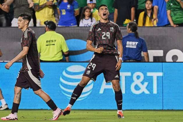 RECORD DATE NOT STATED Seleccion Mexicana 2024 Mexico vs Brazil Guillermo Martinez celebrates his goal 2-2 of Mexico during the game International Friendly, Länderspiel, Nationalmannschaft between Mexican national team, Nationalteam (Mexico) and Brazil at Kyle Field Stadium, on June 08, 2024, College Station, Texas, United States. COLLEGE STATION TEXAS UNITED STATES  Copyright: xDavidxLeahx 20240608220640_SNM_AM_MEX_BRA_MARTINEZ208