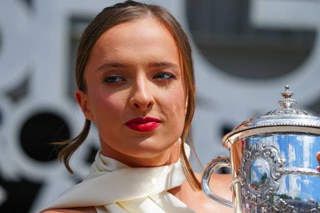 Iga Swiatek at a photo shoot with the Suzanne Lenglen Trophy the day after clinching her third successive French Open title French Open Tennis, Day 15, Tennis, Roland Garros, Paris, France - 09 June 2024  Copyright: xJavierxGarcia Shutterstockx 14523810j