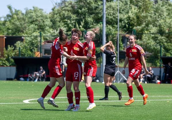 Football, women, 2023 2024 season, promotion match to the Regionalliga Nordost first leg, 1 FC Union Berlin II FSV Babelsberg 74 at the Oberspree training center, f l Louisa Kähler, Sandra Weihmann, Megan Reichenbach, Lena Worsch all Union , cheering after goal to 1 0, 09 06 2024, Copyright: xMatthiasxKochx