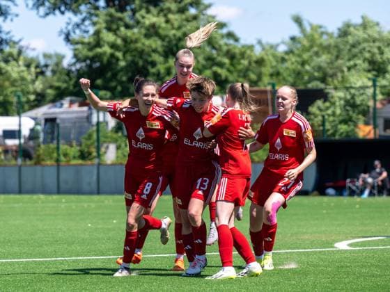 Football, women, 2023 2024 season, promotion match to the Regionalliga Nordost first leg, 1 FC Union Berlin II FSV Babelsberg 74 at the Oberspree training center, f l Louisa Kähler, Lena Worsch, Sandra Weihmann, Megan Reichenbach, Lucia Schwoche all Union , cheering after scoring 1 0, 09 06 2024, Copyright: xMatthiasxKochx