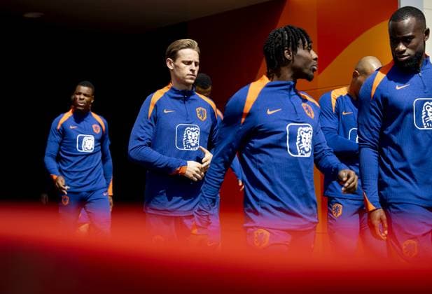 ZEIST - Denzel Dumfries, Frenkie de Jong, Jeremie Frimpong and Lutsharel Geertruida during a training session of the Dutch national team, Nationalteam at the KNVB Campus on June 9, 2024 in Zeist, the Netherlands. The Dutch national team is preparing for the European Football Championship in Germany. ANP KOEN VAN WEEL UEFA EURO, EM, Europameisterschaft,Fussball 2024 Germany 2024 xVIxANPxSportx xxANPxIVx 500680243 originalFilename: 500680243.jpg
