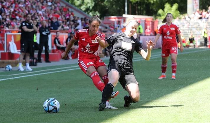 Fatma Sakar in a duel with Lisa Kristin Behneke Sport Football Soccer Regionalliga Women Relegation to Bundesliga 2 DFL Season 2023 2024 09 06 2024 1 FC Union Berlin FCU vs SV Henstedt-Ulzburg DFL regulations prohibit any use of photographs as image sequences and or quasi video