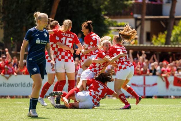 Promotion match 2 Womens Bundesliga 1 FSV Mainz 05 VfL Bochum 1848 Mainz, 09 06 2024 Ebru Uzungüney 1 FSV Mainz 05 28 gives the hosts a 1-0 lead with a header after a corner from Laura Schmahl 1 FSV Mainz 05 20 Jubel Torjubel Freude Promotion match 2 Womens Bundesliga first leg 1 FSV Mainz 05 VfL Bochum 1848 Mainz, 09 06 2024 Copyright: xBEAUTIFULxSPORTS Hahnex