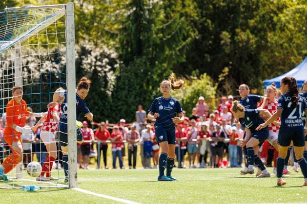 Promotion match 2 Womens Bundesliga 1 FSV Mainz 05 VfL Bochum 1848 Mainz, 09 06 2024 Ebru Uzungüney 1 FSV Mainz 05 28 gives the hosts a 1-0 lead with a header after a corner from Laura Schmahl 1 FSV Mainz 05 20 Jubel Torjubel Freude Promotion match 2 Womens Bundesliga first leg 1 FSV Mainz 05 VfL Bochum 1848 Mainz, 09 06 2024 Copyright: xBEAUTIFULxSPORTS Hahnex