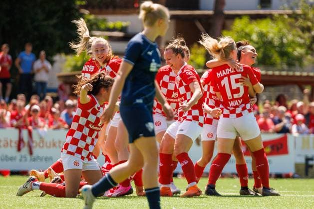 Promotion match 2 Womens Bundesliga 1 FSV Mainz 05 VfL Bochum 1848 Mainz, 09 06 2024 Ebru Uzungüney 1 FSV Mainz 05 28 gives the hosts a 1-0 lead with a header after a corner from Laura Schmahl 1 FSV Mainz 05 20 Jubel Torjubel Freude Promotion match 2 Womens Bundesliga first leg 1 FSV Mainz 05 VfL Bochum 1848 Mainz, 09 06 2024 Copyright: xBEAUTIFULxSPORTS Hahnex