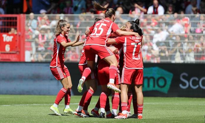 Pia Metzner cheers after 1 0 with teammates Joy Emotion Jubilation Sport Football Soccer Regionalliga Women Relegation to 2 Bundesliga DFL Season 2023 2024 09 06 2024 1 FC Union Berlin FCU vs SV Henstedt-Ulzburg DFL regulations prohibit any use of photographs as image sequences and or quasi video