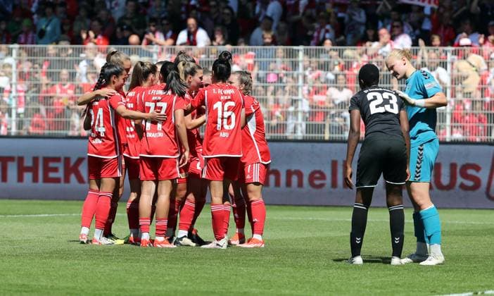 Pia Metzner cheers after 1 0 with teammates Joy Emotion Jubilation Sport Football Soccer Regionalliga Women Relegation to 2 Bundesliga DFL Season 2023 2024 09 06 2024 1 FC Union Berlin FCU vs SV Henstedt-Ulzburg DFL regulations prohibit any use of photographs as image sequences and or quasi video