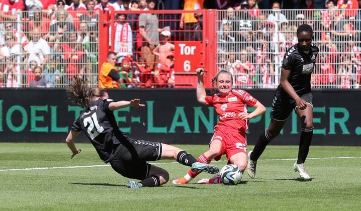 Liv Rike Fuß Foul on Pia Metzner for penalty kick Penalty kick Sport Football Soccer Regionalliga Damen Relegation to 2 Bundesliga DFL Saison 2023 2024 09 06 2024 1 FC Union Berlin FCU vs SV Henstedt-Ulzburg DFL regulations prohibit any use of photographs as image sequences and or quasi video