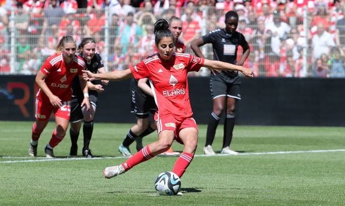 Sarah Abu Sabbah shoots penalty kick against goalkeeper Anneke Klaas for 2 0 Sport Soccer Football Regionalliga Damen Relegation to 2 Bundesliga DFL Saison 2023 2024 09 06 2024 1 FC Union Berlin FCU vs SV Henstedt-Ulzburg DFL regulations prohibit any use of photographs as image sequences and or quasi video