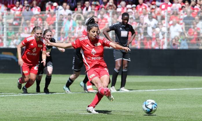 Sarah Abu Sabbah shoots penalty kick against goalkeeper Anneke Klaas for 2 0 Sport Soccer Football Regionalliga Damen Relegation to 2 Bundesliga DFL Saison 2023 2024 09 06 2024 1 FC Union Berlin FCU vs SV Henstedt-Ulzburg DFL regulations prohibit any use of photographs as image sequences and or quasi video