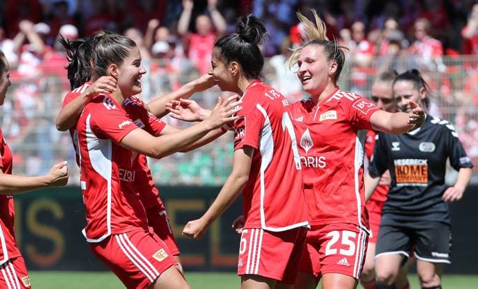 Sarah Abu Sabbah cheers after 2 0 with Fatma Sakar, Dina Orschmann Joy Emotion Cheering Sport Football Soccer Regionalliga Women Relegation to 2 Bundesliga DFL Season 2023 2024 09 06 2024 1 FC Union Berlin FCU vs SV Henstedt-Ulzburg DFL regulations prohibit any use of photographs as image sequences and or quasi video