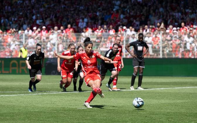 Soccer, Women, Season 2023 2024, Promotion match to 2 Bundesliga first leg , 1 FC Union Berlin SV Henstedt Ulzburg, Sarah Abu Sabbah 1 Women 1 FC Union scores the 2-0 goal from the penalty spot, 09 06 2024, Copyright: xMatthiasxKochx