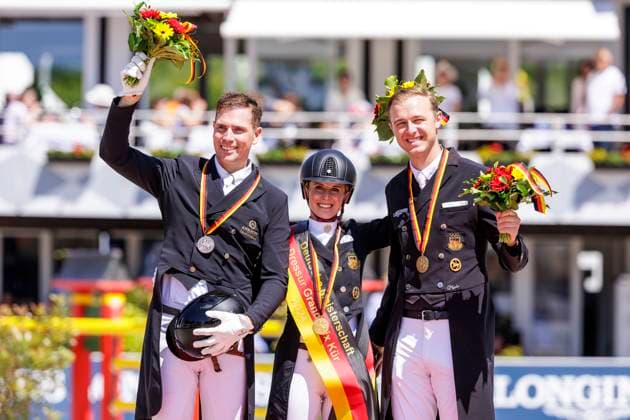 Sport Themen der Woche KW23 Sport Bilder des Tages BALVE - LONGINES Balve Optimum 2024, BALVE - LONGINES Balve Optimum 2024 VON BREDOW-WERNDL Jessica (GER), WANDRES Frederic (GER), ROTHENBERGER Soenke (GER) Meisterehrung Deutsche Meisterschaften Dressur Grand Prix Kür 2024 - Grand Prix Kür Freestyle LONGINES GROSSER OPTIMUM PREIS 2024 präsentiert von der MEGGLE Group GmbH Dressurprüfung Kl.S**** Balve, Reitanlage Schloss Wocklum 09. June 2024 - *** BALVE LONGINES Balve Optimum 2024, BALVE LONGINES Balve Optimum 2024 VON BREDOW WERNDL Jessica GER , WANDRES Frederic GER , ROTHENBERGER Soenke GER Championship ceremony German Championships Dressage Grand Prix Freestyle 2024 Grand Prix Freestyle LONGINES GROSSER OPTIMUM PREIS 2024 presented by MEGGLE Group GmbH Dressage class S Balve, riding facility Schloss Wocklum 09 June 2024