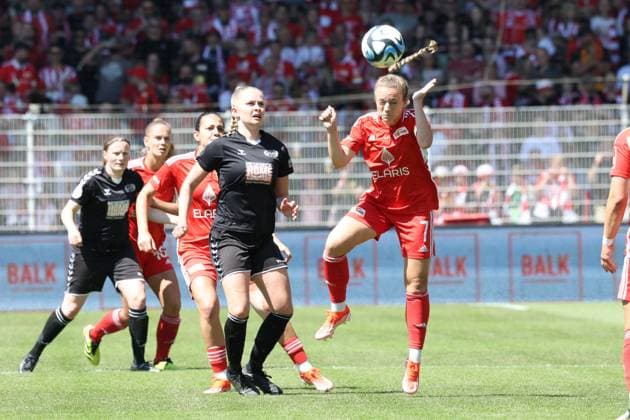 DEU, Region, Women, 1 FC Union vs Henstedt Ulzburg, 09 06 2024, Stadion Alte Foersterei, Berlin, DEU, Region, Women, 1 FC Union vs Henstedt Ulzburg, im Bild Lisa Heiseler 1 FC Union Berlin 7 , Sophie Hagedorn Henstedt Ulzburg 17 DFL regulations prohibit any use of Photographs as image sequences and or quasi video Foto Juergen Engler nordphoto GmbH nordphotoxGmbHx xEngler nph00076