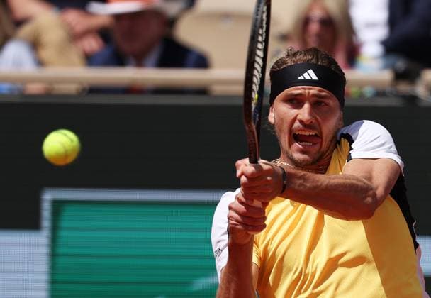 (240609) -- PARIS, June 9, 2024 -- Alexander Zverev hits a return during the men s singles final between Carlos Alcaraz of Spain and Alexander Zverev of Germany at the French tennis tournament in Paris, France, June 9, 2024. ) (SP)FRANCE-PARIS-TENNIS-FRENCH OPEN-MEN S SINGLES FINAL GaoxJing 