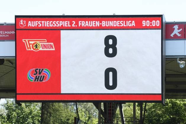 DEU, Region, Women, 1 FC Union vs Henstedt Ulzburg, 09 06 2024, Stadion Alte Foersterei, Berlin, DEU, Region, Women, 1 FC Union vs Henstedt Ulzburg, in the picture scoreboard with the final result, 8 0 DFL regulations prohibit any use of Photographs as image sequences and or quasi video Foto Juergen Engler nordphoto GmbH nordphotoxGmbHx xEngler nph00076