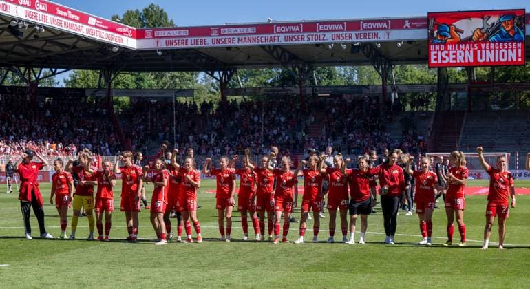 Soccer, Women, Season 2023 2024, Promotion match to Bundesliga 2 first leg, 1 FC Union Berlin SV Henstedt Ulzburg, Union cheering after the final whistle, 09 06 2024, Copyright: xMatthiasxKochx