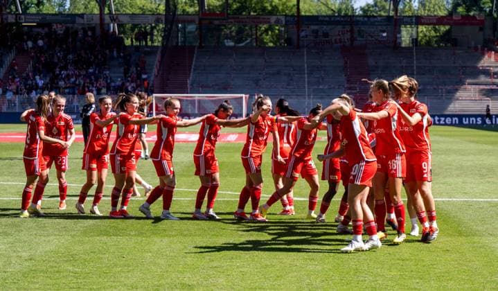 Soccer, Women, Season 2023 2024, Promotion match to Bundesliga 2 first leg, 1 FC Union Berlin SV Henstedt Ulzburg, Union cheering after the final whistle, 09 06 2024, Copyright: xMatthiasxKochx