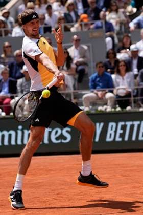 Alexander Zverev TENNIS : Roland Garros 2024 - Paris - 09 06 2024 GlennGervot Panoramic 