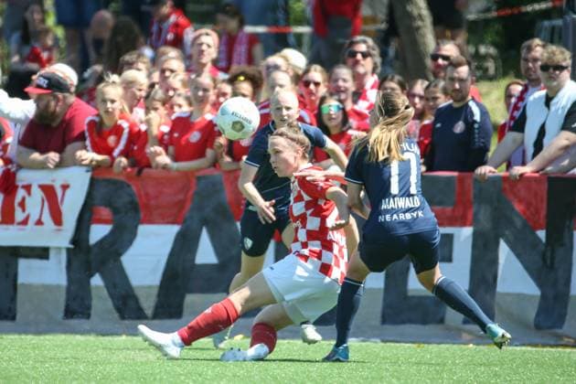 09 06 2024, xusrbx, Soccer 2 Bundesliga Relegation, FSV Mainz 05 Damen VfL Bochum Damen emspor, v l Nadine Anstatt 1 FSV Mainz, 27 , Anna Maiwald VfL Bochum, 11 , DFL DFB REGULATIONS PROHIBIT ANY USE OF PHOTOGRAPHS as IMAGE SEQUENCES and or QUASI VIDEO Mainz