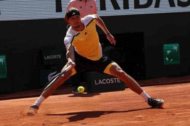 ROLAND GARROS 2024 Thierry Larret Maxppp. Tennis. Roland Garros 2024. Internationaux de France de tennis. Stade Roland Garros, Paris (75). Le 9 juin 2024. Finale Hommes : Court Philippe Chatrier : Alexander ZVEREV (GER) vs Carlos ALCARAZ (ESP) PARIS (75) STADE ROLAND GARROS PARIS ILE DE FRANCE FRANCE  Copyright: xThierryxLarret MAXPPPxThierryxLarretx TL_20240609_0030 0535795404st