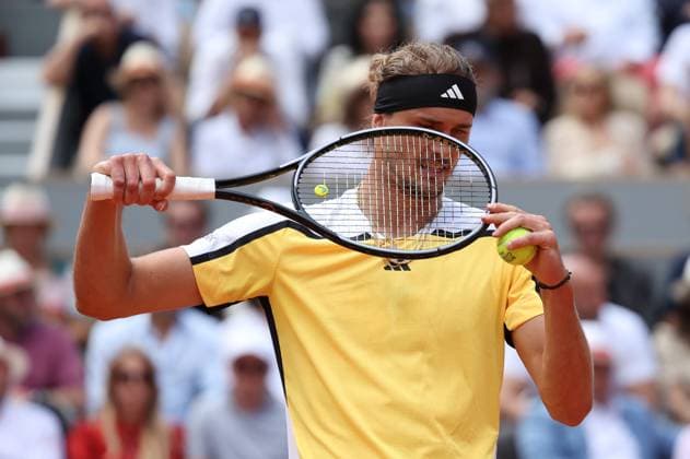 ROLAND GARROS 2024 Thierry Larret Maxppp. Tennis. Roland Garros 2024. Internationaux de France de tennis. Stade Roland Garros, Paris (75). Le 9 juin 2024. Finale Hommes : Court Philippe Chatrier : Alexander ZVEREV (GER) vs Carlos ALCARAZ (ESP) PARIS (75) STADE ROLAND GARROS PARIS ILE DE FRANCE FRANCE  Copyright: xThierryxLarret MAXPPPxThierryxLarretx TL_20240609_0471 0535795526st