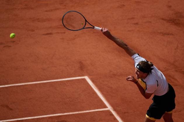 (240609) -- PARIS, June 9, 2024 -- Alexander Zverev serves the ball during the men s singles final between Carlos Alcaraz of Spain and Alexander Zverev of Germany at the French tennis tournament in Paris, France, June 9, 2024. ) (SP)FRANCE-PARIS-TENNIS-FRENCH OPEN-MEN S SINGLES FINAL MengxDingbo 