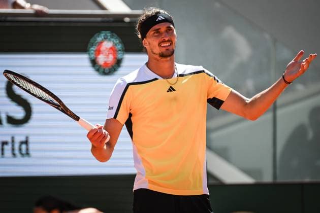 June 9, 2024, Paris, France, France: Alexander ZVEREV of Germany looks dejected during the fifteenth day of Roland-Garros 2024, French Open 2024, Grand Slam tennis tournament at the Roland-Garros Stadium on June 09, 2024 in Paris, France. Paris France - ZUMAm308 20240609_zsp_m308_011 Copyright: xMatthieuxMirvillex