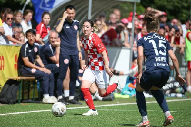 09 06 2024, xusrbx, Soccer 2 Bundesliga Relegation, FSV Mainz 05 Damen VfL Bochum Damen emspor, v l Yurina Imai 1 FSV Mainz, 39 , Franziska Wenzel VfL Bochum, 15 , DFL DFB REGULATIONS PROHIBIT ANY USE OF PHOTOGRAPHS as IMAGE SEQUENCES and or QUASI VIDEO Mainz