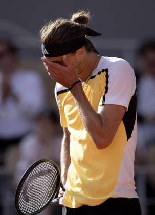 Sport Bilder des Tages Alexander Zverev of Germany frustrated French Open Tennis, Day 15, Tennis, Roland Garros, Paris, France - 09 June 2024  Copyright: xEllaxLing Shutterstockx 14523811an