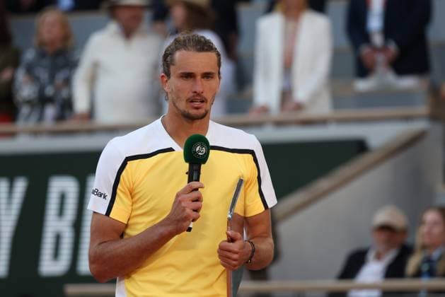 ROLAND GARROS 2024 Thierry Larret Maxppp. Tennis. Roland Garros 2024. Internationaux de France de tennis. Stade Roland Garros, Paris (75). Le 9 juin 2024. Finale Hommes : Court Philippe Chatrier : Court Philippe Chatrier : Alexander ZVEREV (GER) vs Carlos ALCARAZ (ESP) PARIS (75) STADE ROLAND GARROS PARIS ILE DE FRANCE FRANCE  Copyright: xThierryxLarret MAXPPPxThierryxLarretx TL_20240609_2014 0535855406st