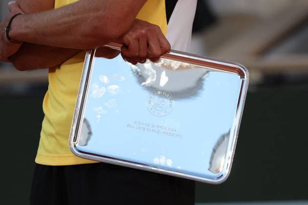 ROLAND GARROS 2024 Thierry Larret Maxppp. Tennis. Roland Garros 2024. Internationaux de France de tennis. Stade Roland Garros, Paris (75). Le 9 juin 2024. Finale Hommes : Court Philippe Chatrier : Court Philippe Chatrier : Alexander ZVEREV (GER) vs Carlos ALCARAZ (ESP). ILLUSTRATION TROPHEE PARIS (75) STADE ROLAND GARROS PARIS ILE DE FRANCE FRANCE  Copyright: xThierryxLarret MAXPPPxThierryxLarretx TL_20240609_2018 0535855417st