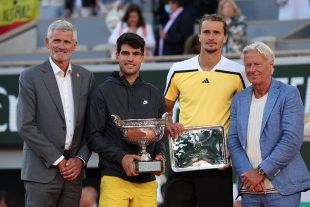ROLAND GARROS 2024 Thierry Larret Maxppp. Tennis. Roland Garros 2024. Internationaux de France de tennis. Stade Roland Garros, Paris (75). Le 9 juin 2024. Finale Hommes : Court Philippe Chatrier : Court Philippe Chatrier : Alexander ZVEREV (GER) vs Carlos ALCARAZ (ESP) PARIS (75) STADE ROLAND GARROS PARIS ILE DE FRANCE FRANCE  Copyright: xThierryxLarret MAXPPPxThierryxLarretx TL_20240609_2020 0535855424st
