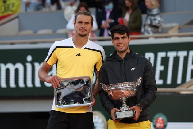 ROLAND GARROS 2024 Thierry Larret Maxppp. Tennis. Roland Garros 2024. Internationaux de France de tennis. Stade Roland Garros, Paris (75). Le 9 juin 2024. Finale Hommes : Court Philippe Chatrier : Court Philippe Chatrier : Alexander ZVEREV (GER) vs Carlos ALCARAZ (ESP) PARIS (75) STADE ROLAND GARROS PARIS ILE DE FRANCE FRANCE  Copyright: xThierryxLarret MAXPPPxThierryxLarretx TL_20240609_2021 0535855427st
