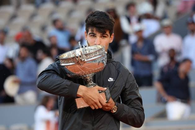 ROLAND GARROS 2024 Thierry Larret Maxppp. Tennis. Roland Garros 2024. Internationaux de France de tennis. Stade Roland Garros, Paris (75). Le 9 juin 2024. Finale Hommes : Court Philippe Chatrier : Court Philippe Chatrier : Alexander ZVEREV (GER) vs Carlos ALCARAZ (ESP) PARIS (75) STADE ROLAND GARROS PARIS ILE DE FRANCE FRANCE  Copyright: xThierryxLarret MAXPPPxThierryxLarretx TL_20240609_2024 0535855437st