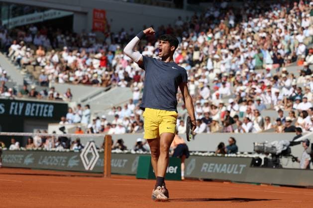 ROLAND GARROS 2024 Thierry Larret Maxppp. Tennis. Roland Garros 2024. Internationaux de France de tennis. Stade Roland Garros, Paris (75). Le 9 juin 2024. Finale Hommes : Court Philippe Chatrier : Court Philippe Chatrier : Alexander ZVEREV (GER) vs Carlos ALCARAZ (ESP) PARIS (75) STADE ROLAND GARROS PARIS ILE DE FRANCE FRANCE  Copyright: xThierryxLarret MAXPPPxThierryxLarretx TL_20240609_2715 0535855442st