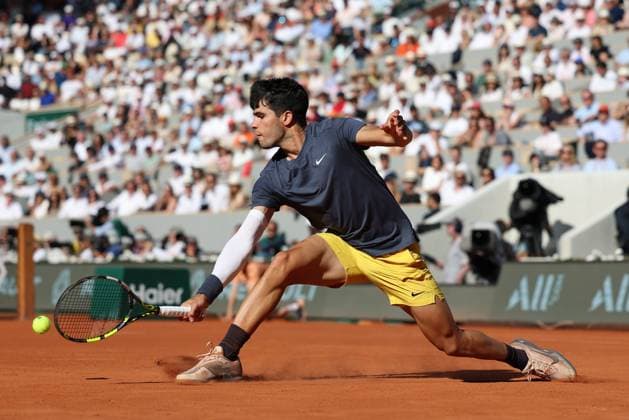 ROLAND GARROS 2024 Thierry Larret Maxppp. Tennis. Roland Garros 2024. Internationaux de France de tennis. Stade Roland Garros, Paris (75). Le 9 juin 2024. Finale Hommes : Court Philippe Chatrier : Court Philippe Chatrier : Alexander ZVEREV (GER) vs Carlos ALCARAZ (ESP) PARIS (75) STADE ROLAND GARROS PARIS ILE DE FRANCE FRANCE  Copyright: xThierryxLarret MAXPPPxThierryxLarretx TL_20240609_2802 0535855490st